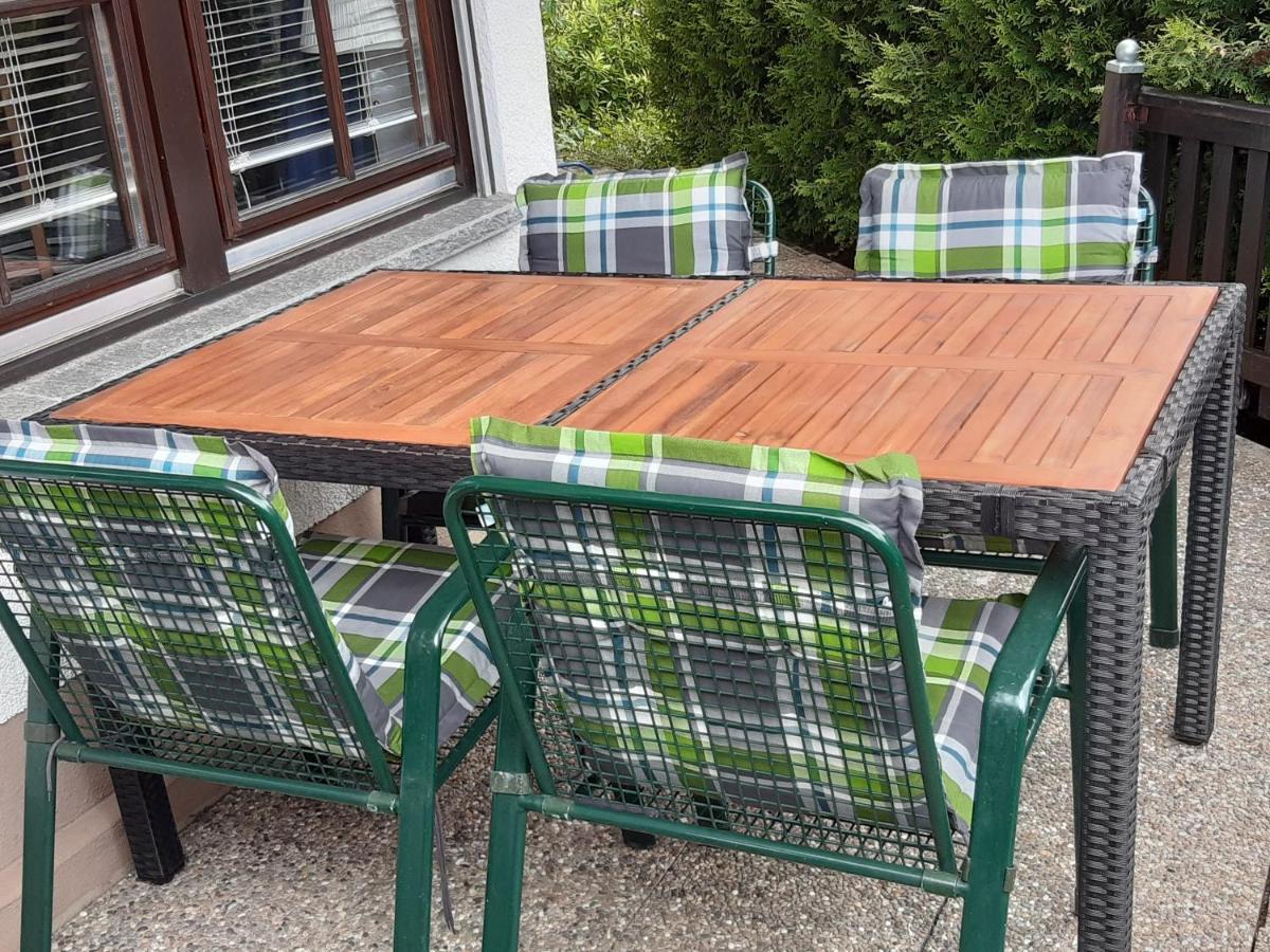 Zeus Mit Grosser Eingezaeunter Terrasse *